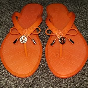 Tory Burch Women's POPPY Jelly T Logo Bow Tie Thon